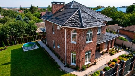 Построенный 2-х этажный кирпичный дом 209 м² на ул. Чапаева — проект под ключ от «Василич»